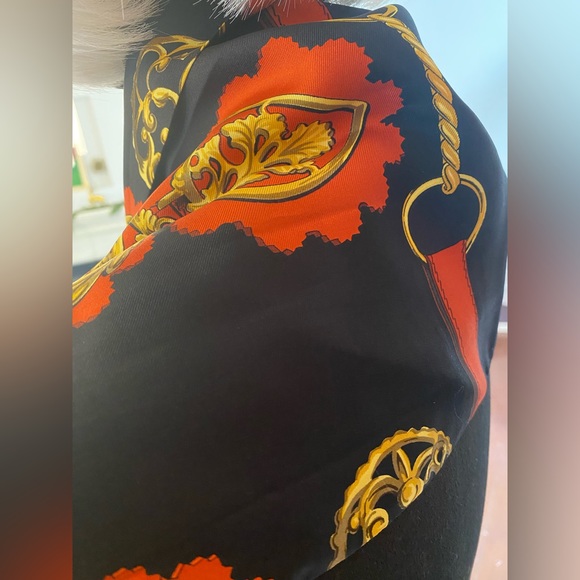 Hermès 100% Silk Scarf. Black/Red/Gold - Picture 10 of 13
